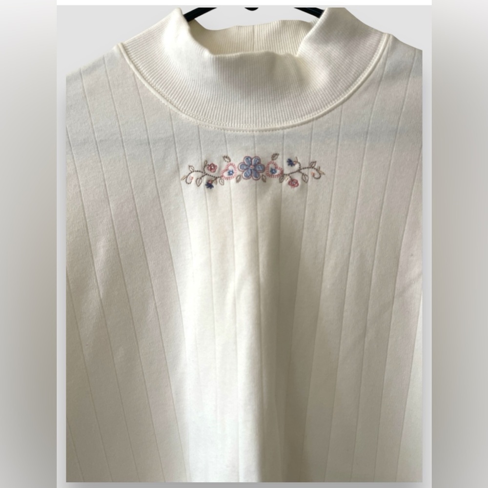 Alfred Dunner Women’s Mock Neck Sweatshirt Cream Floral Heart to Heart Sz L NWT - Picture 2 of 7